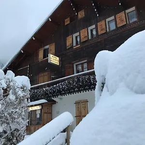 https://la-gelinotte.hotels-rhonealpes.com